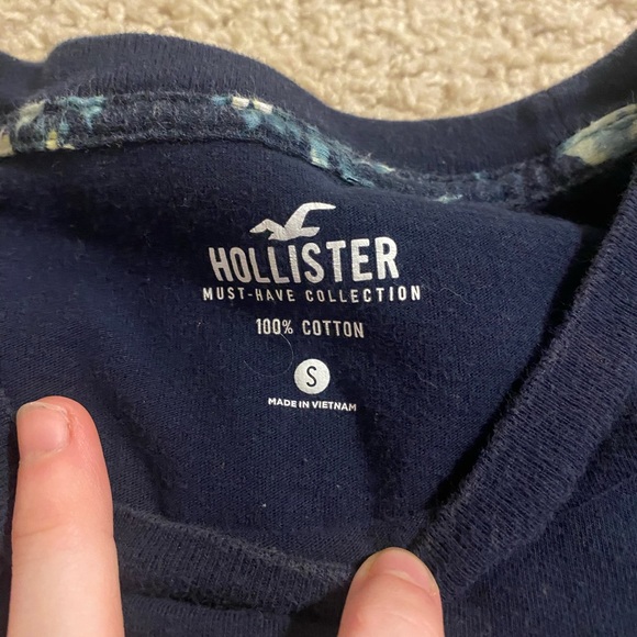 Hollister T-shirt - Picture 2 of 2